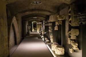 Loft 8 personnes à Wimille – Location près de Nausicaá et plages 42 Crypte de la Basilique Notre-Dame